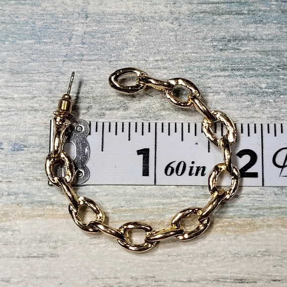 Elegant Gold and Pearl Hoop Earrings Set - Picture 5 of 8